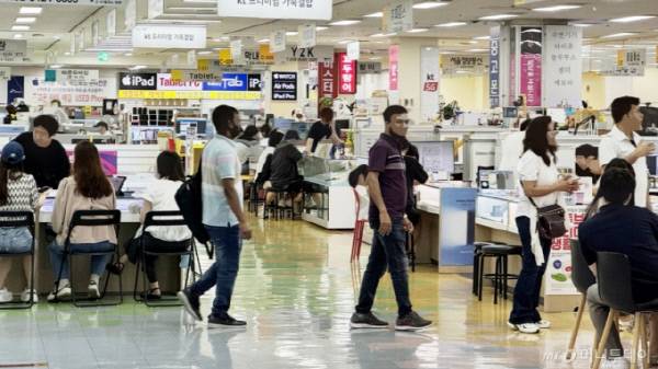 5일 서울 광진구 강변테크노마트 6층 휴대전화 집단상가. /사진=성시호