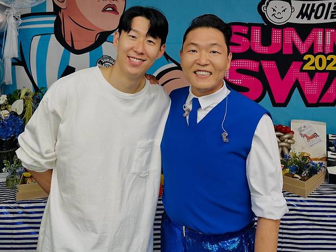 손흥민이 싸이 흠뻑쇼에서 포착돼 화제가 되고 있다. /사진=인스타그램 갈무리