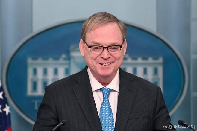 (워싱턴 AFP=뉴스1) 우동명 기자 = 케빈 해셋 백악관 국가경제위원회(NEC) 위원장이 20일(현지시간) 워싱턴 백악관 브래디 룸에서 브리핑을 하고 있다. 2025.02.21  ⓒ AFP=뉴스1  Copyright (C) 뉴스1. All rights reserved. 무단 전재 및 재배포,  AI학습 이용 금지. /사진=(워싱턴 AFP=뉴스1) 우동명 기자
