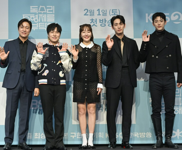 '독수리 5형제를 부탁해' 출연진. 엄지원 오른쪽이 윤박-이석기 / 엄지원 소셜미디어