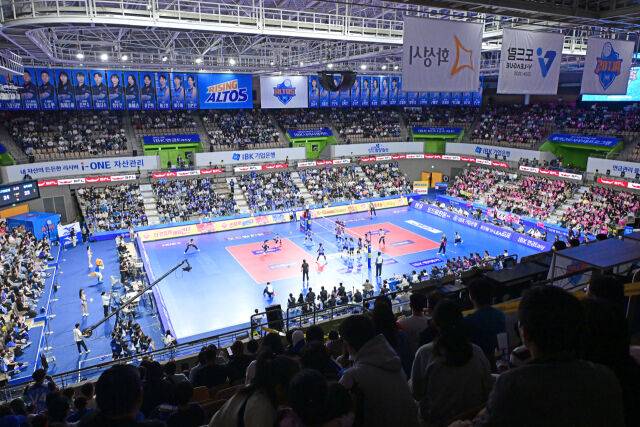 IBK기업은행의 홈경기장인 화성종합실내체육관./KOVO