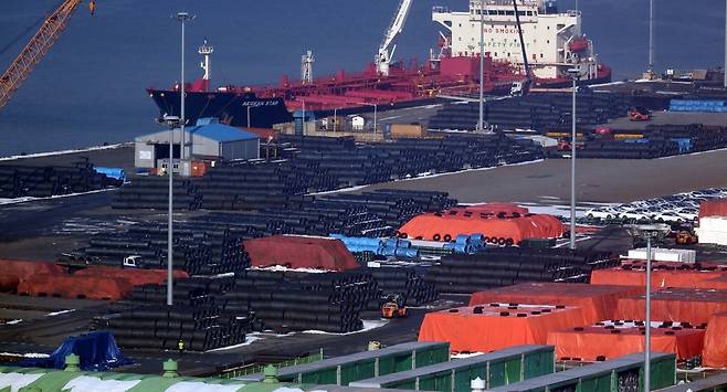 경제협력개발기구(OECD)가 우리나라의 올해 잠재성장률이 2%대에 못 미친다는 분석을 처음 내놨다. 사진은 경기도 평택항에 쌓여 있는 철강 제품 모습  [헤럴드 DB]