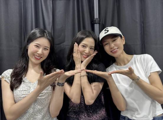 왼쪽부터 전재희 지수 안은진/소셜 계정 캡처