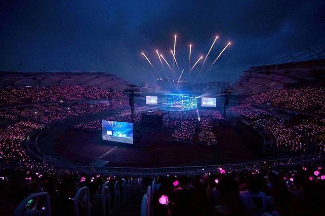 [고양=뉴시스] 블랙핑크가 5~6일 경기 고양 고양종합운동장 주경기장에서 새 월드 투어 '블랙핑크 월드 투어 인 고양' 포문을 열었다. 2023년 9월 '본 핑크(BORN PINK)' 투어 이후 1년10개월 만에 첫 완전체 콘서트다. (사진 = YG엔터테인먼트 제공) 2025.07.06 photo@newsis.com *재판매 및 DB 금지