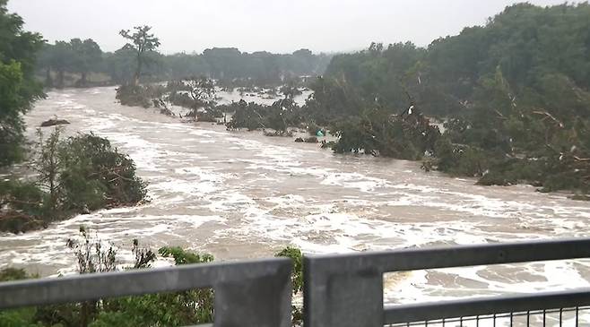 물이 불어난 강물 [KHOU11 캡처]