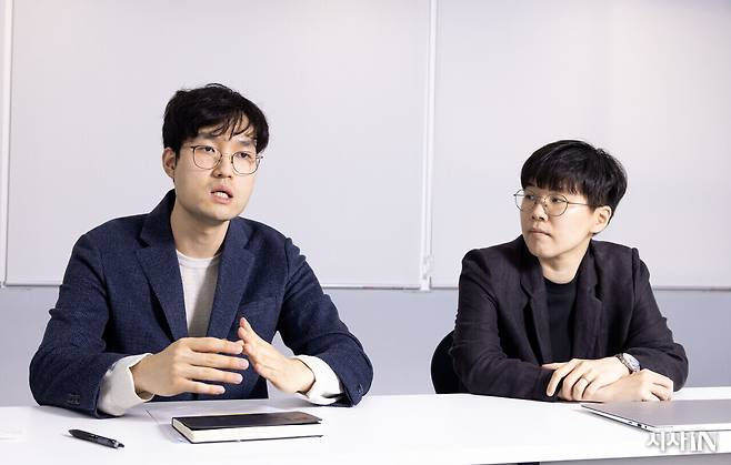 7월1일 국제앰네스티 한국지부에서 만난 김동현 조사관(왼쪽)과 명희수 캠페이너. ⓒ시사IN 조남진