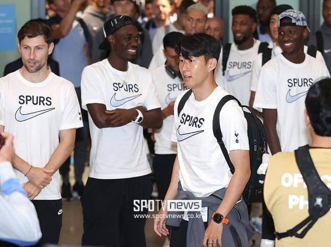 ▲ 손흥민은 LA FC의 제안을 거절할 것으로 보인다. 전날 영국 매체 '미러'는 "토트넘에서 10년을 헌신한 손흥민은 이적에 열려 있는 입장이지만, 신중하게 결정할 예정이다. 적절한 기회를 기다릴 것"이라고 했다. ⓒ 곽혜미 기자