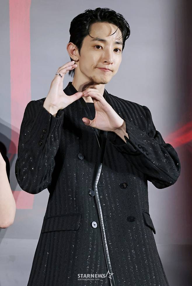 배우 이수혁이 7일 오후 서울 CGV용산아이파크몰에서 진행된 웨이브 오리지널 시리즈 'S라인' 제작발표회에 참석해 포즈를 취하고 있다. /2025.07.07 /사진=이동훈 photoguy@