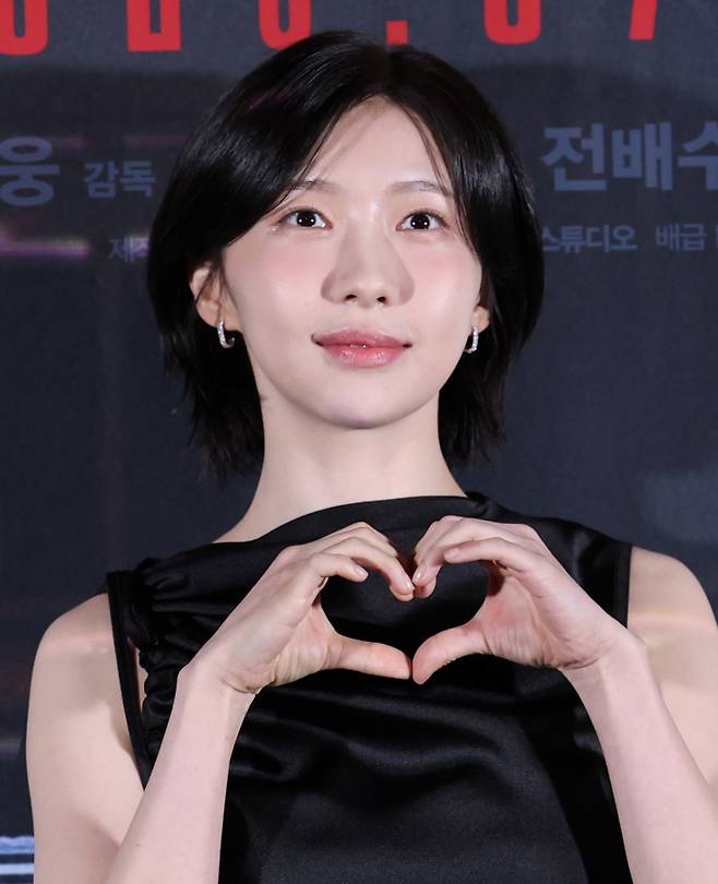 (서울=뉴스1) 권현진 기자 = 배우 주현영이 24일 오후 서울 용산구 CGV 용산점에서 열린 영화 '괴기열차' 언론시사회 및 기자간담회에 참석해 포즈를 취하고 있다.  '괴기열차'는 조회수에 목마른 공포 유튜버 다경(주현영)이 의문의 실종이 연이어 발생하는 광림역의 비밀을 파헤치며 끔찍한 사건을 맞닥뜨리게 되는 과정을 그린 미스터리 호러 영화다.  2025.6.24/뉴스1  Copyright (C) 뉴스1. All rights reserved. 무단 전재 및 재배포,  AI학습 이용 금지. /사진=(서울=뉴스1) 권현진 기자