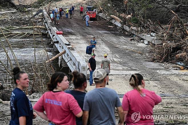 수십명에 육박하는 사상자를 낸 텍사스 홍수 [AFP 연합뉴스. 재판매 및 DB 금지]