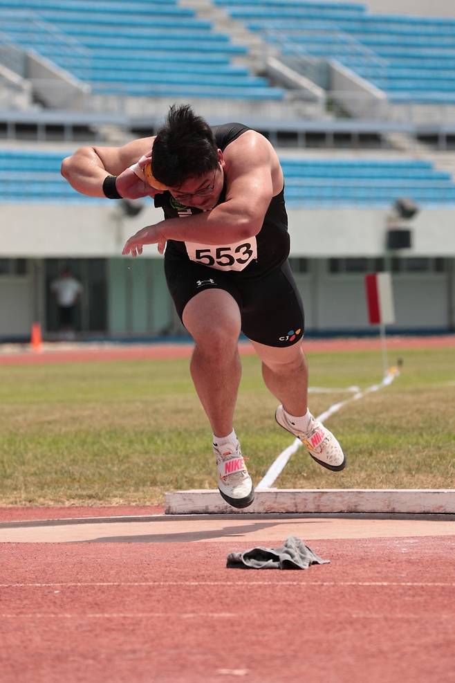 박시훈, 포환던지기 남자 고등부 한국 기록  (서울=연합뉴스) 박시훈이 7일 전북 익산종합운동장에서 열린 백제왕도 익산 2025 전국육상경기대회 남자 고등부 포환던지기 경기에서 투척 동작을 하고 있다. 이날 박시훈은 20ｍ21의 남자 고등부 한국 신기록을 세웠다. [대한육상연맹 제공. 재판매 및 DB금지]