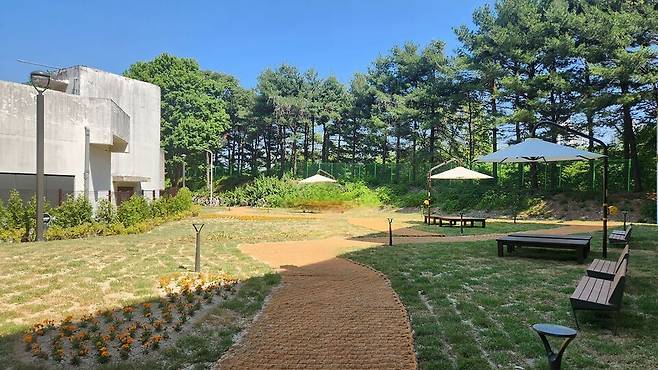 ▲ 성남 두물길 내 소풍마당. /사진제공=성남시