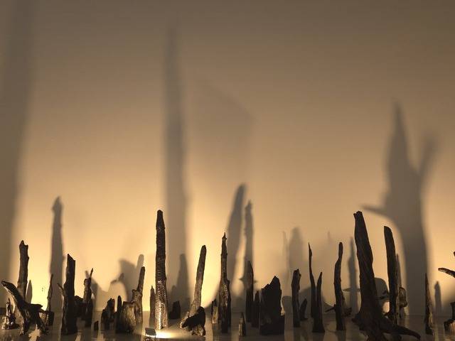 ▲ 정현 作, 무제, 나무에 먹, 가변설치, 가변크기, 2002