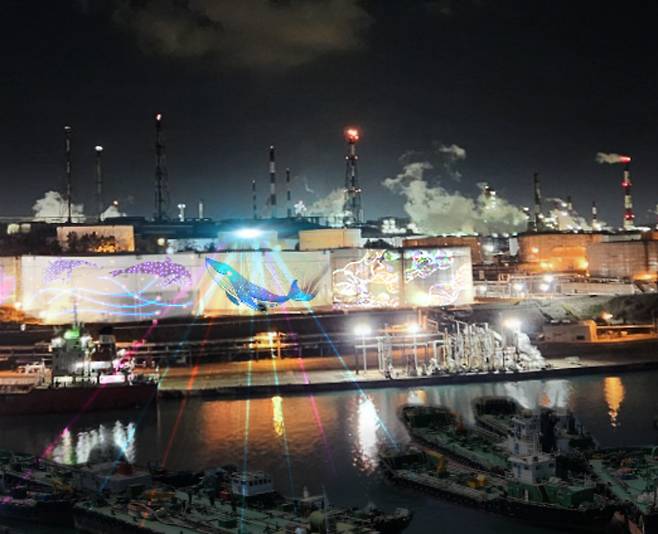 울산 남구가 SK에너지와 함께 준비 중인 장생포 고래문화특구 내 SK저유탱크를 활용한 미디어파사드 예시 사진. 남구 제공