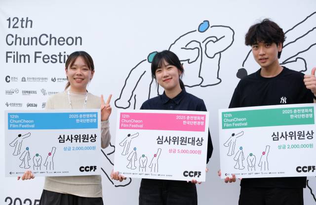 제12회 춘천영화제 한국단편경쟁 부문에서 김선빈(가운데) 감독의