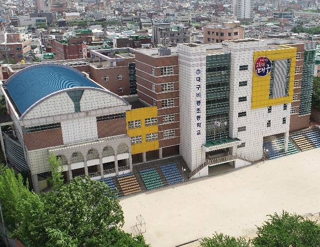 대구 비봉초등학교 전경.
