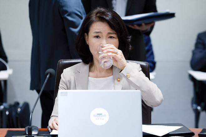이진숙 방송통신위원장이 8일 용산 대통령실에서 열린 국무회의에 참석해 있다.[대통령실통신사진기자단]