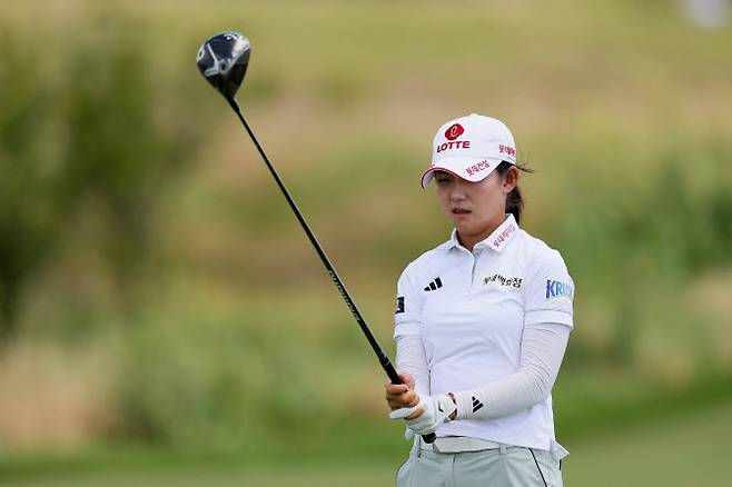 황유민이 LPGA 투어 메이저 대회 KPMG 위민스 PGA 챔피언십 3라운드 2번홀에서 신중하게 티샷을 준비하고 있다. (사진=AFPBBNews)