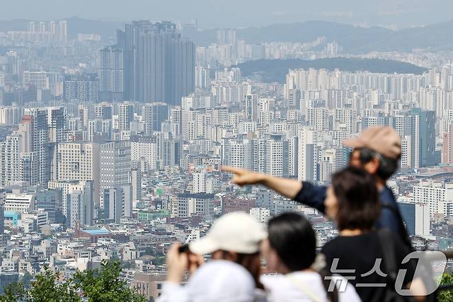 사진은 3일 서울 중구 남산에서 바라본 시내 아파트 단지 모습. 2025.6.3/뉴스1 ⓒ News1 민경석 기자