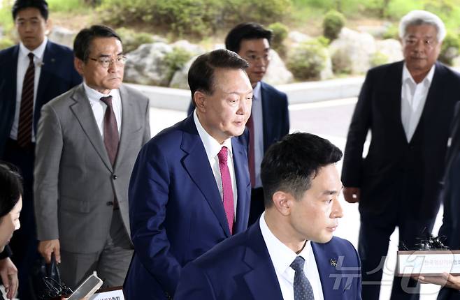 윤석열 전 대통령이 5일 오전 서초구 서울고등검찰청에 마련된 내란특검에서 2차 대면조사를 받기 위해 출석하고 있다. (공동취재) 2025.7.5/뉴스1 ⓒ News1 구윤성 기자