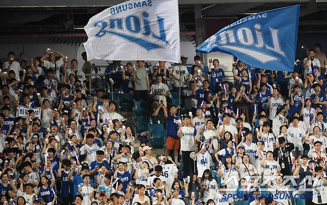 5일 대구 라이온즈파크에서 열린 삼성 라이온즈와 LG 트윈스의 경기. 삼성 팬들이 열띤 응원전을 펼치고 있다. 대구=박재만 기자 pjm@sportschosun.com/2025.07.05/