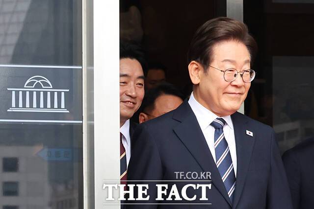 더불어민주당이 7일 당내 '검찰개혁 TF'에 이어 '검찰 조작기소 대응 TF'를 잇따라 출범시키며 검찰을 향한 전선 확대에 공들이는 모습이다. 이재명 대통령이 추석 전 검찰개혁 얼개를 언급한 만큼 입법 속도전을 펼치는 동시에 조작기소 TF로 공세 수위를 높이며 검찰개혁 정당성과 추진 동력을 확보하겠다는 구상으로 보인다. /국회사진기자단