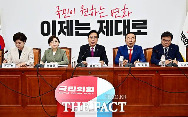 애초 '예견된 수순'이었다는 당내 허탈함과 당혹감이 동시에 감지된다. 당 지도부는 새로운 위원장을 선임해 이어가겠다는 방침이지만 이미 동력을 잃었다는 평가가 지배적이다. /배정한 기자