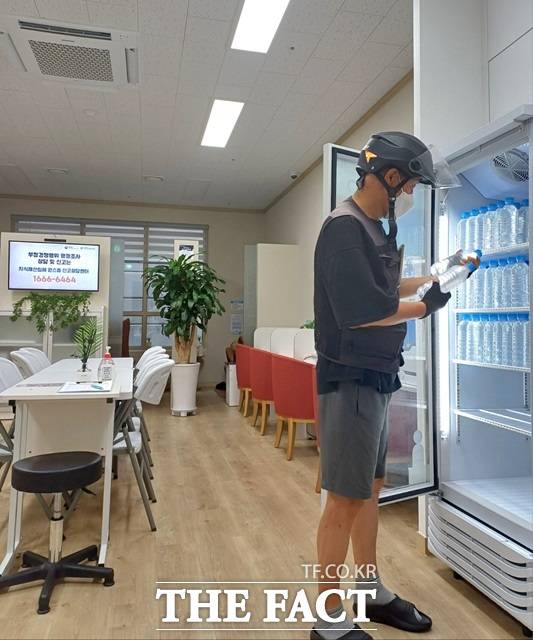 서울 성동구는 8일 뜨거운 폭염 속 휴식 공간이 필요한 필수노동자와 이동노동자들을 위해 ‘성동 필수‧플랫폼 노동자 쉼터’를 운영하고 있다고 밝혔다. /성동구