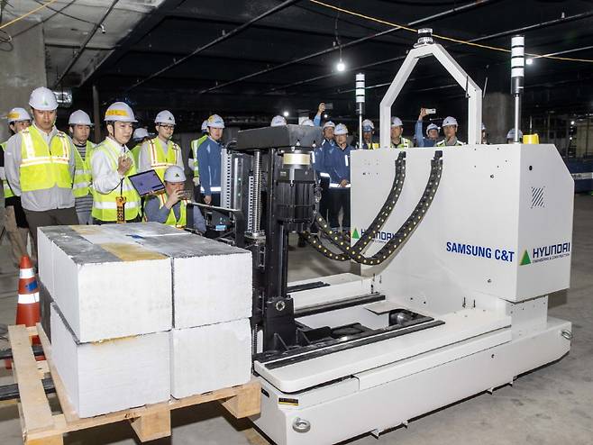 삼성물산 현대건설 스마트 자재 운반 로봇 기술 시연회