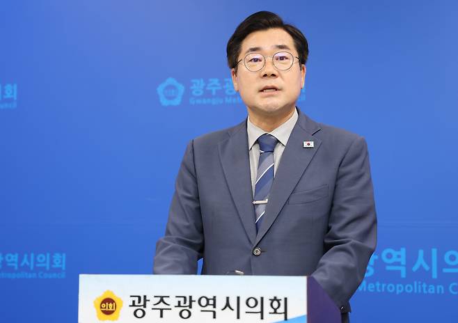 박찬대 더불어민주당 당 대표 후보가 지난 7일 광주시의회 브리핑룸에서 '호남이 묻고 박찬대가 답하다 in 광주' 기자회견을 갖고 인사말을 하고 있다. /뉴스1