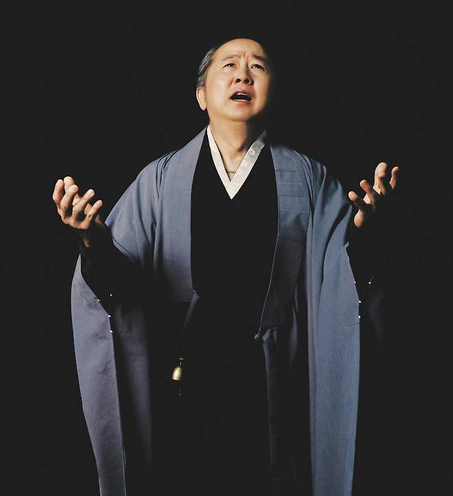 17일 개막하는 국립극단 창작극 ‘삼매경’에서 지춘성 배우는 34년 전 연극 ‘동승’에서 ‘도념’ 역을 연기했지만 실패했다고 여기는 나이 든 배우를 연기한다. 국립극단 제공