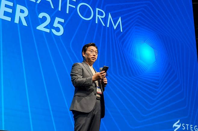 강동석 한국디지털정보협회 회장이 이날 행사에서 축사를 했다.