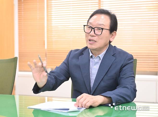 이상중 한국인터넷진흥원(KISA) 원장이 제14회 정보보호의 날을 맞아 전자신문과 인터뷰를 진행하고 있다. 박지호 jihopress@etnews.com