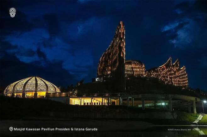 인도네시아 누산타라 신수도(IKN) 내 가루다궁과 대통령 관저 구역에 위치한 모스크 전경. 사진=IKN청 공식 SNS 갈무리