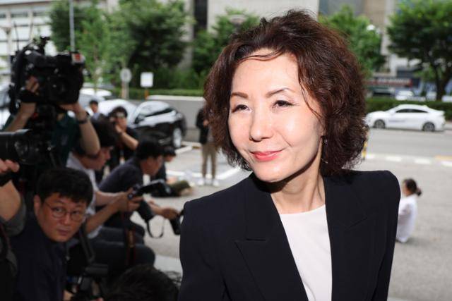 이진숙 교육부 장관 후보자가 지난달 30일 서울 여의도 한국교육시설안전원에 마련된 인사청문회 사무실로 출근하고 있다. 뉴스1