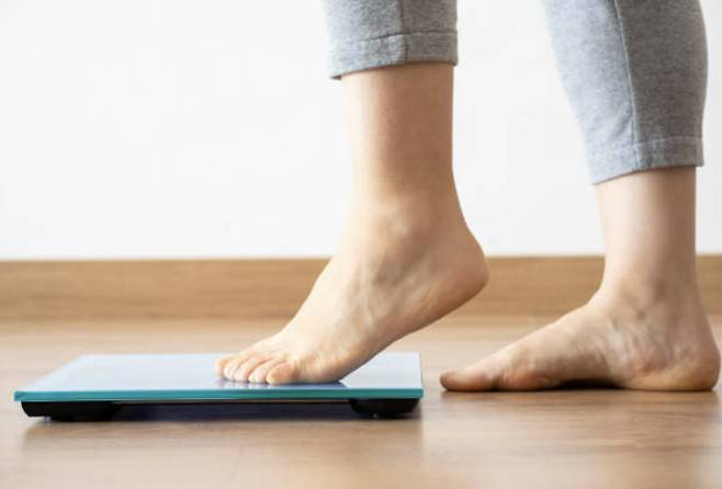 체중계에 발을 딛는 모습. 사진은 기사 내용과 무관함. [사진=픽사베이]