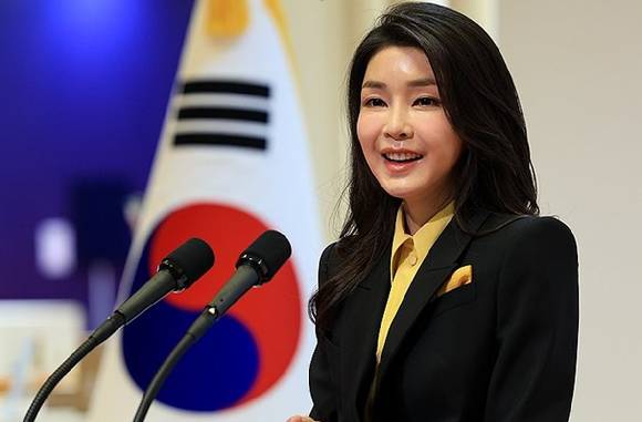 김건희 여사가 지난 2023년 11월 1일 서울 강남구 코엑스에서 열린 '디자인코리아 2023' 개막식에서 축사하고 있다. [사진=연합뉴스]