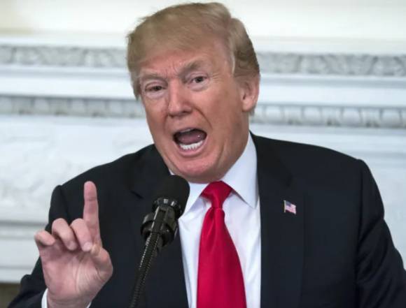 도널드 트럼프 미국 대통령이 지난 2018년 백악관에서 열린 주지사들과의 연례 회동에서 발언하고 있다. [사진=EPA/연합뉴스]