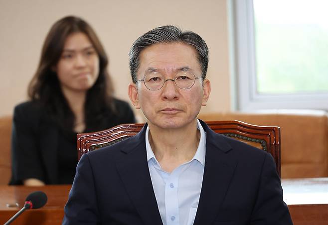 지난 2일 서울 여의도 국회에서 열린 기획재정위원회 전체회의에서 정성호 법무부 장관 후보자가 송언석 위원장의 발언을 들으며 생각에 잠겨 있다. 2025.7.2 [사진=연합뉴스]