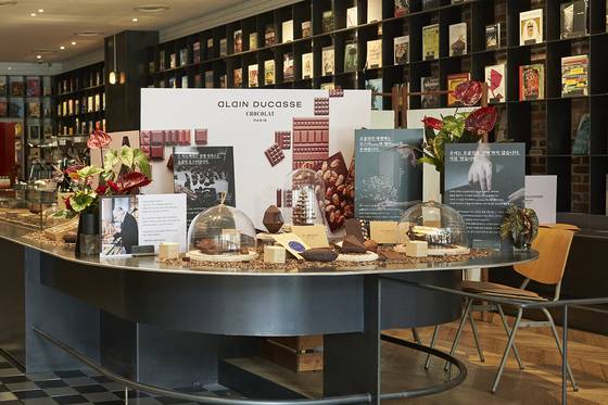 알랭 뒤카스 쇼콜라 파리의 초콜릿은 완제품이 아닌, 한국에서 제조해 파리와 같은 퀄리티를 선보일 예정이다. 사진 테라로사