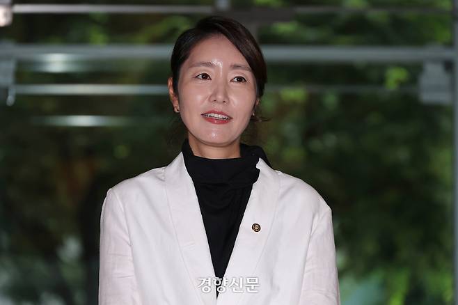 강선우 여성가족부 장관 후보자가 지난 6월 26일 서울 종로구 인사청문 준비 집무실로 출근하고 있다. 정효진 기자