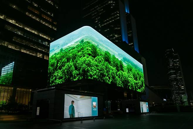 Installation view of "Green Screen" at Coex, Seoul (Courtesy of Barakat Contemporary and artist)