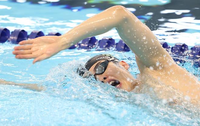 경영 국가대표 황선우가 8일 충북 진천 국가대표선수촌에서 훈련하고 있다. 연합뉴스