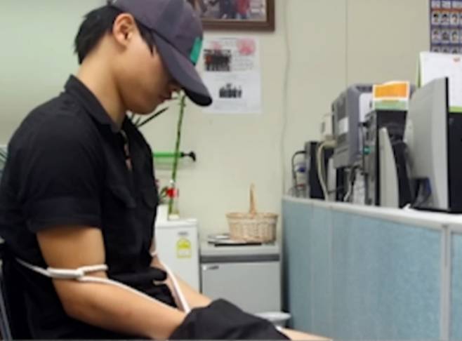 2013년 7월8일. 경기도 용인시 한 모텔에서 살인 사건이 발생했다. 사건의 범인은 학교를 중퇴한 10대 남학생 심모(19)군. 그는 평소 알고 지내던 김모(17)양을 성폭행하고 살해한 데 이어 공업용 커터칼로 16시간 동안 시신을 훼손했다. 심군에겐 아무런 죄책감도 없었다. 그는 SNS에 "날 미워하세요. 난 지옥에 가고 싶었어요"라는 글을 남겼다. /사진=유튜브 채널 '사건의뢰' 캡처