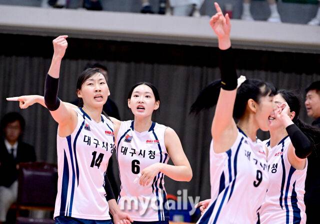 이예솔과 대구시청 선수들./마이데일리