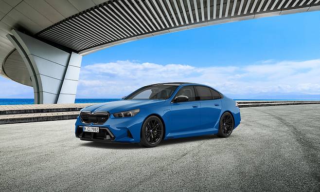 BMW M5 젠시안 블루 에디션 [BMW 코리아 제공]