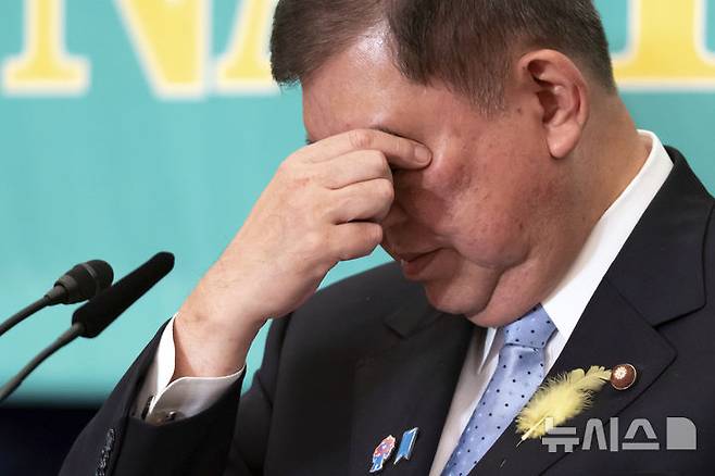 [도쿄=AP/뉴시스]도널드 트럼프 미국 대통령이 7일(현지 시간) 상호관세 유예기한을 사실상 연장하기로 결정하면서 1%포인트 인상된 25% 관세율을 할당받은 일본은 추가 협상 기한을 받았으나, 합의는 참의원(상원) 선거에 달렸다는 분석이 나온다. 사진은 일본 집권 자민당 총재인 이시바 시게루 일본 총리가 지난 2일 일본기자클럽이 주최한 당수 토론회에 참석한 모습. 2025.07.08.