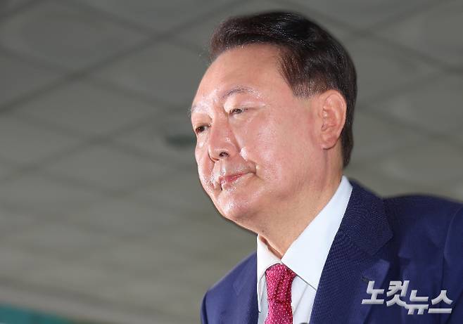 윤석열 전 대통령이 지난 5일 오전 서울 서초구 서울고검 청사에 마련된 내란특검에 2차 소환 조사에 출석하고 있다. 박종민 기자