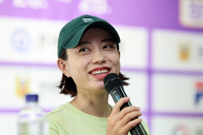 미소 짓는 파리올림픽 스타 김예지 - 미소 짓는 파리올림픽 스타 김예지     (나주=연합뉴스) 조남수 기자 = 파리 올림픽 사격 메달리스트 김예지가 20일 오후 봉황기 전국사격대회가 열리고 있는 전남 나주시 전라남도 국제사격장에서 언론 인터뷰하고 있다. 2024.8.20      iso64@yna.co.kr (끝)   <저작권자(c) 연합뉴스, 무단 전재-재배포, AI 학습 및 활용 금지>