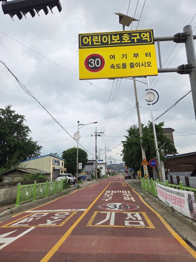 기자가 찾은 연천군 청산면 일대 거리. 평일 낮 시간임을 감안해도 거리가 매우 한산하다. 연천=배상윤 기자